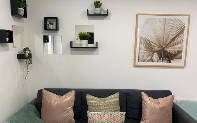 Tavi 3 by Mia Living Modern 1 bedroom apartment