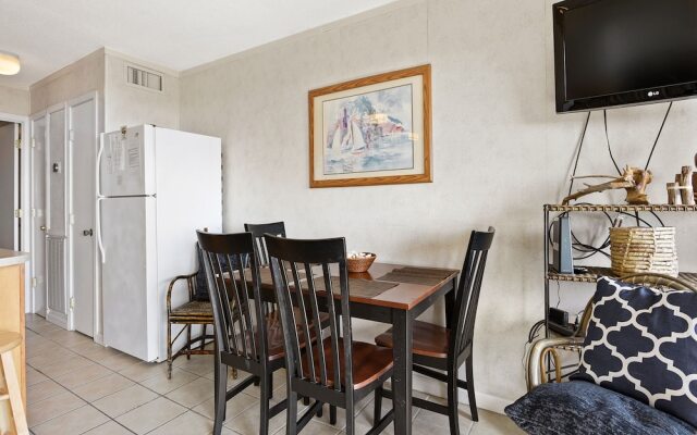 Beach & Tennis Admirals Row by Vtrips