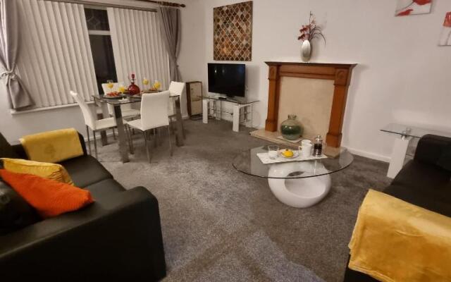 PREMIER - Whifflet Apartment