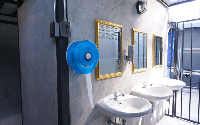 Near Beach Hostel - Adults Only