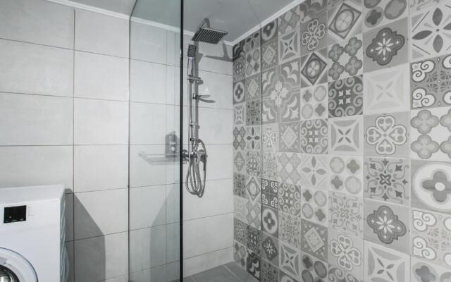 Minimal 2 BR near Olympic Stadium - 15 min walk