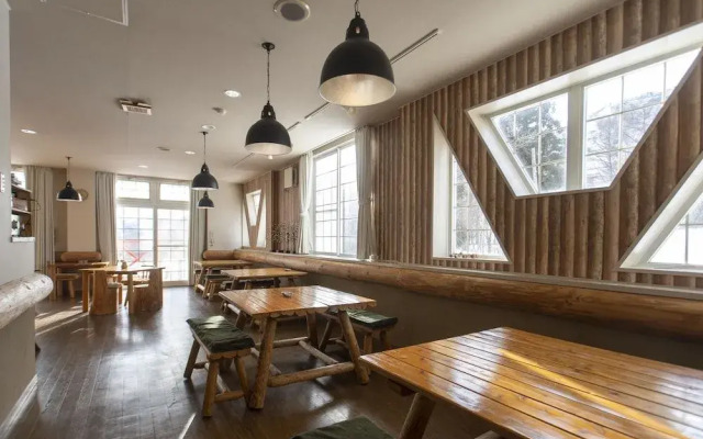 Canopy Cortina Lodge