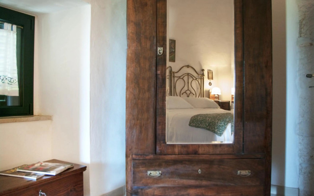 Trulli sul vignale in Masseria Santalachicca