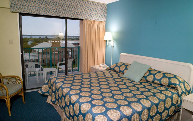 Cayman Suites Hotel