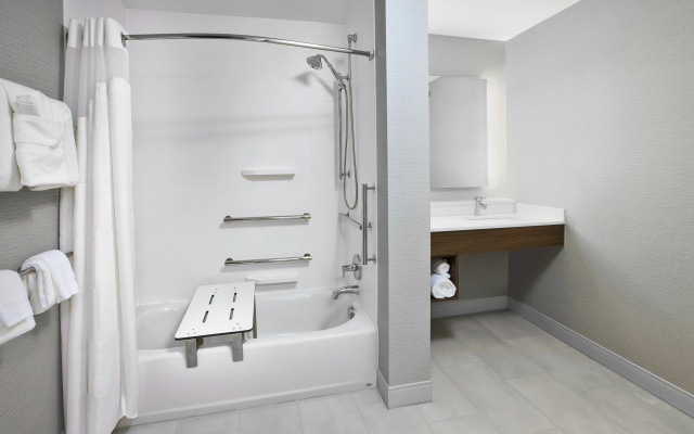 Holiday Inn Express & Suites Okemos - University Area by IHG