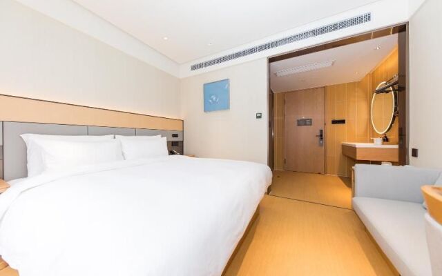 Ji Hotel (Shanghai Longbai Xincun Metro Station)