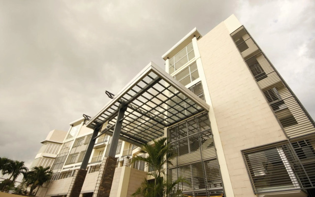 The Avenue Plaza Hotel