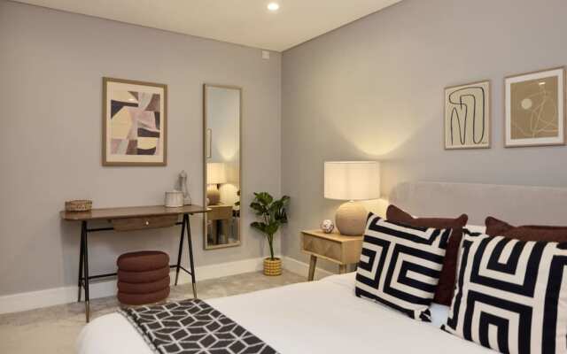 The Westbourne Park Place - Elegant 3bdr Flat