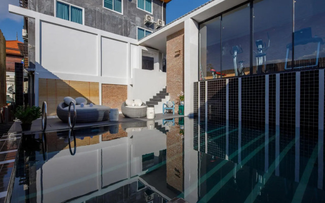 Chala Number 2 Art and Gallery House