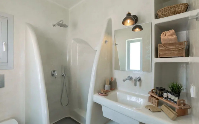 Bianco Diverso Suites