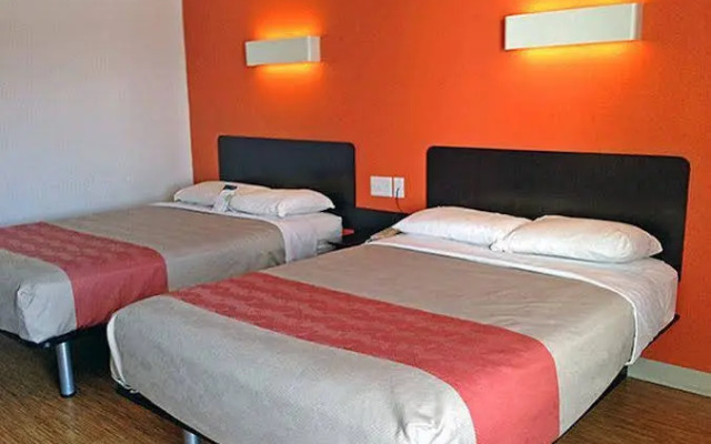 Motel 6 Rockford