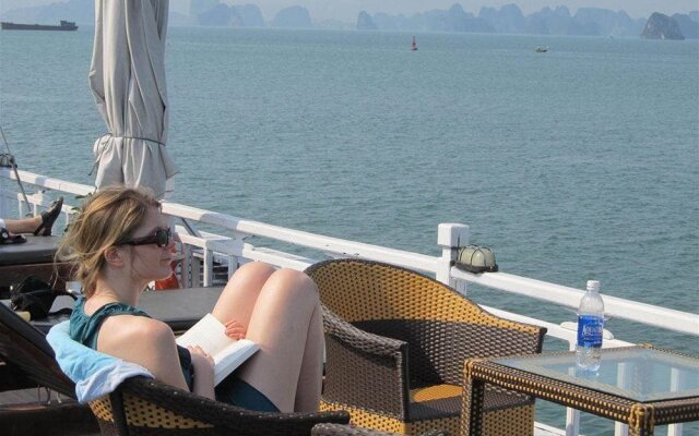 Garden Bay Premium Cruise
