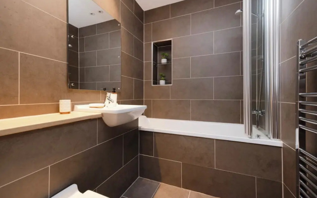 Stylish 2-bed flat in New Town