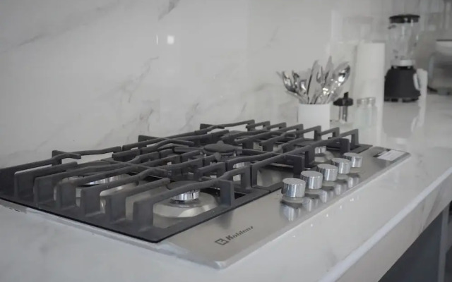 Modern Flat with 2 Bedrooms Near sea