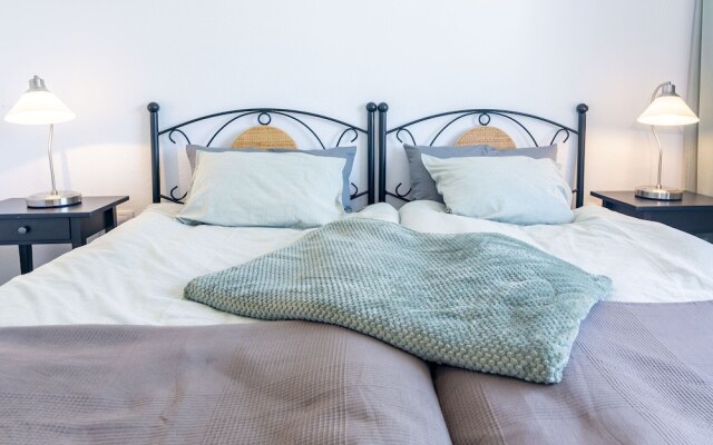 AGC26 - Lovely apart walking distance to Port