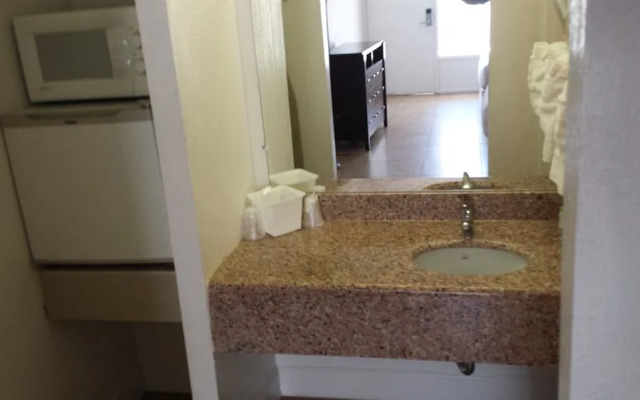 Days Inn by Wyndham St. Petersburg / Tampa Bay Area