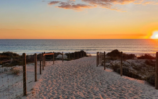 Sea Breeze Luxury Holiday Apartment