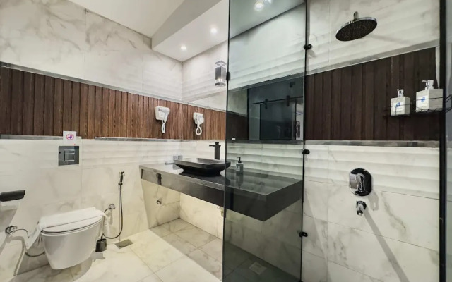 Posh & Panoramic 2bdr Rooftop 5 Min To Airport