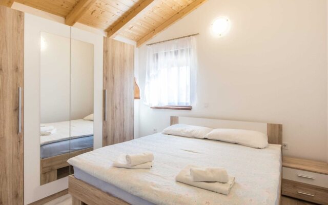 Attractive Holiday Home with Pool, Hot Tub, Patio, Courtyard