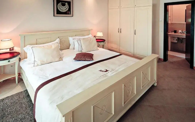 Thracian Cliffs Owners Apartments