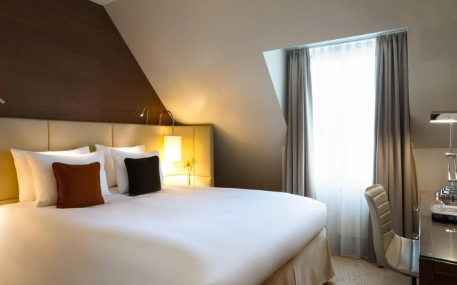 Renaissance Lucerne Hotel