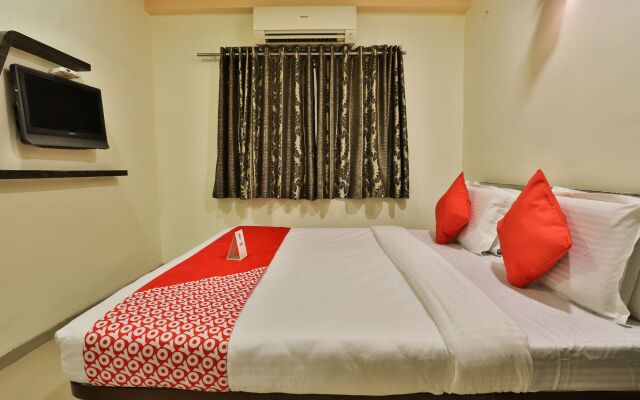 Capital O 11491 Hotel Santro