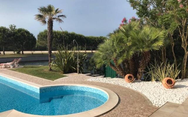 Beautiful Modern Villa in Albarella by Beahost