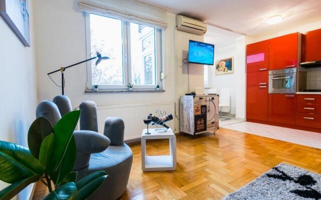 Meri Jarun - near lake - A1(2+2)