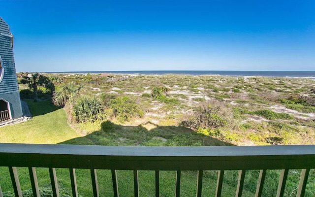 Oceanfront Luxury: 2BR Condo, St. Augustine