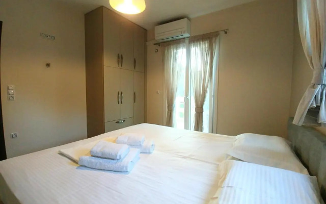 Villa *FRYNI*/5' from sea & center/Mountain View