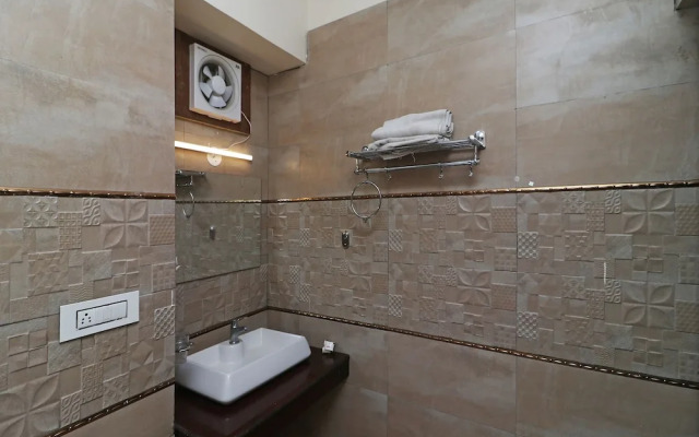 OYO 18631 Hotel King's