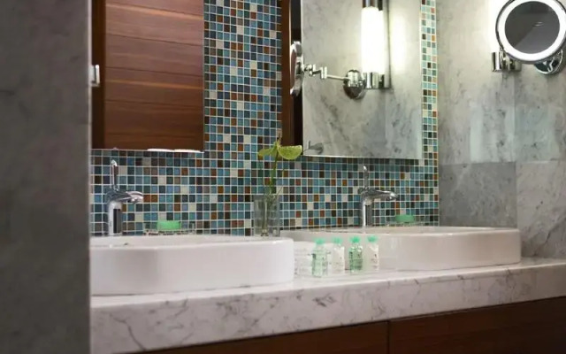 Renaissance Izmir Hotel