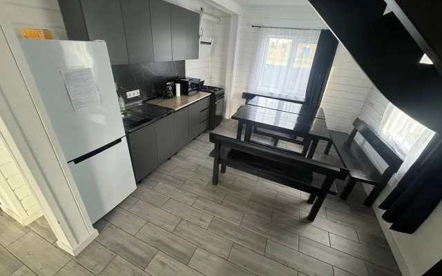 Дом у пруда