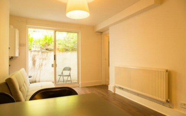 Peaceful Contemporary Kemptown 1 BD Near the Beach