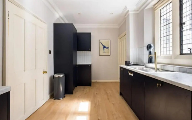 The Woking Wonder Captivating 3bdr Flat With Parking