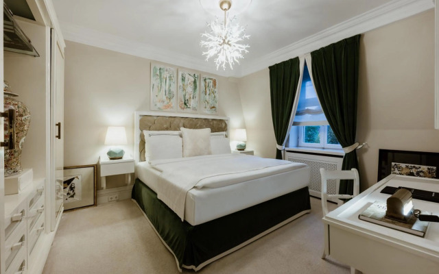 Schlosshotel Berlin By Patrick Hellmann
