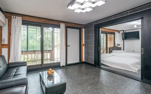 Gyeongju Palace Pool Villa Pension