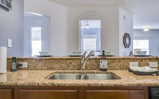 Penthouse Utopia 3 Bedroom Condo by RedAwning