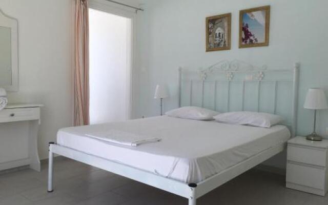 Nikoleta Studios & Rooms