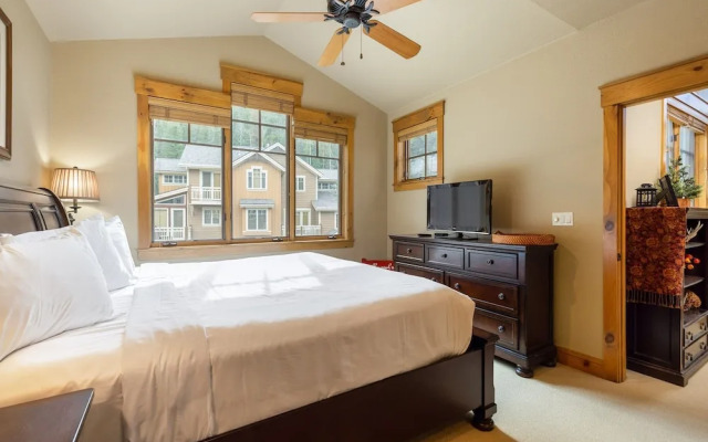 6554 Settlers Creek 3 Bedroom Townhouse by RedAwning