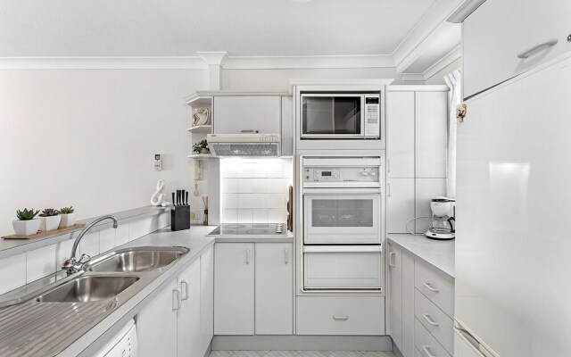 Nelson Towers, Unit 8/71 Victoria Parade