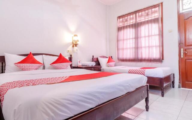 OYO 2411 Taman Mekar Beach Inn 2
