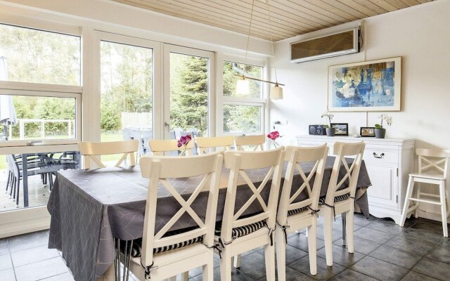 10 Person Holiday Home in Vaeggerlose