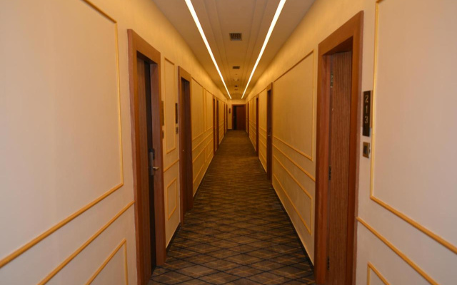 Saroja Suites