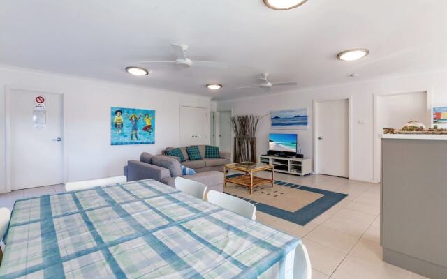 Beach House, Pacific Road, 1/20