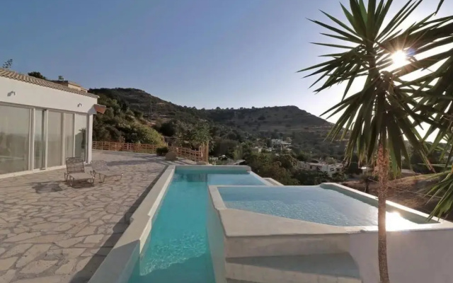 Villa Patelo With Private Pool and Jacuzzi