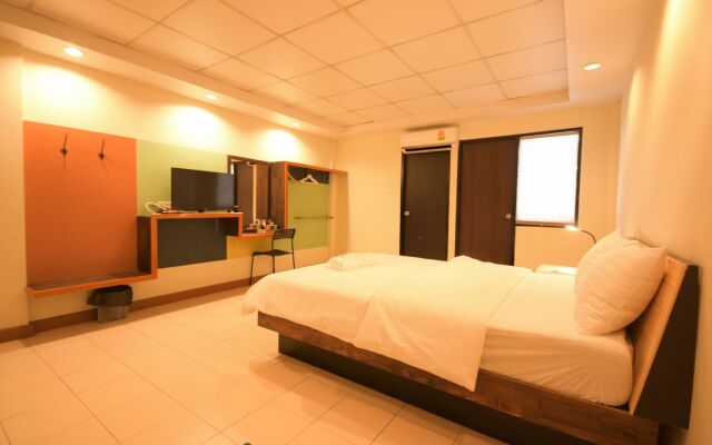 ROOM at PRACHACHUEN
