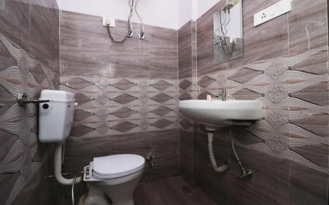 OYO 24572 Express Inn