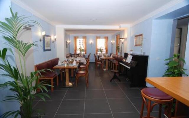 Harry's Vinothek & Restaurant