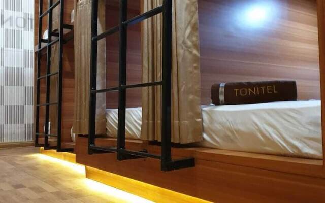 TONITEL Hotel Malioboro Yogyakarta - Hostel